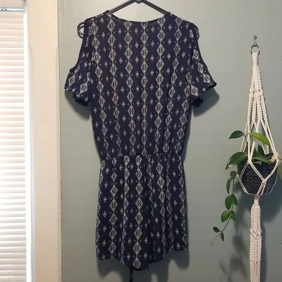 White Birch Jumpsuit - Shorts and Short sleeved - Size M - EUC - Picture 5 of 5